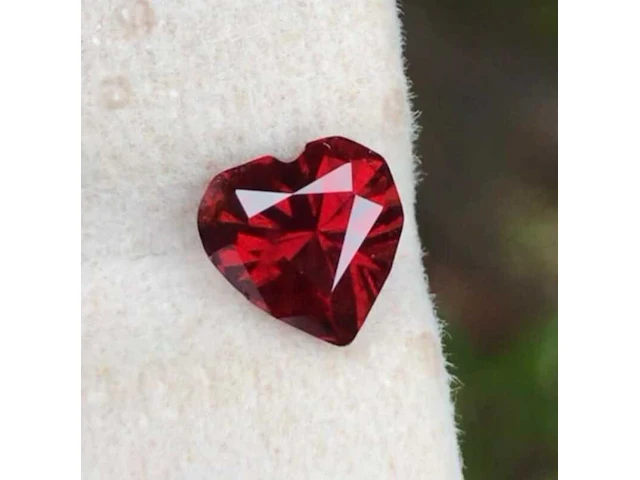 Natuurlijk granaat - 1.85ct, rood - afbeelding 1 van  2