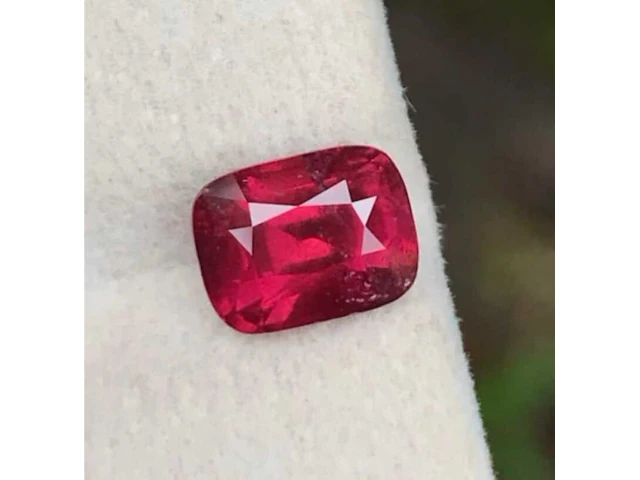 Natuurlijk magenta mahenge garnet - 2.20ct, roze - afbeelding 1 van  1