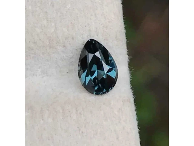 Natuurlijk spinel - 0.68ct, groen - afbeelding 1 van  2