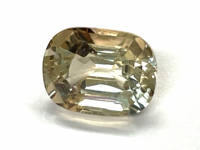 Natuurlijke edelsteen - 1.99 carat zeldzame edelsteen (gecertificeerd) - afbeelding 2 van  4