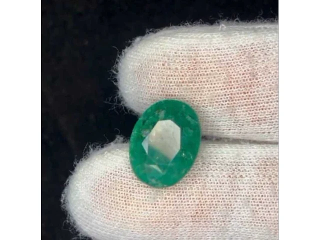 Natuurlijke emerald - 5.87ct, groen - afbeelding 1 van  2