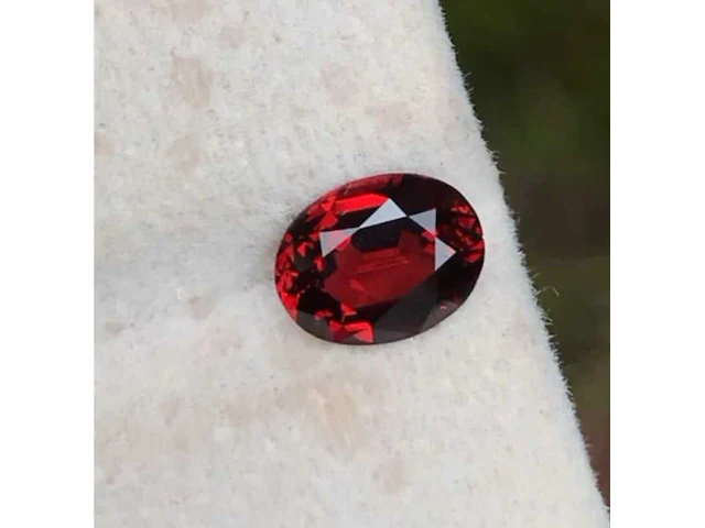 Natuurlijke granaat - 1.445ct, bloed rood - afbeelding 1 van  1