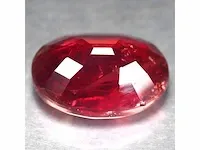 Natuurlijke onverwarmde padparadscha saffier (oranje) 3.66 karaat - afbeelding 4 van  5