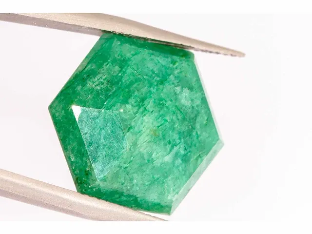 Natuurlijke smaragd (groen) 13,93 karaat - afbeelding 5 van  7