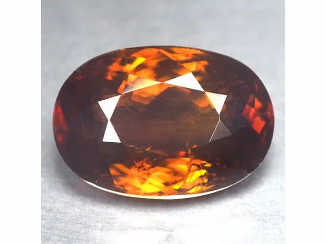 Natuurlijke sphene (oranjebruin) 3.04 karaat - afbeelding 1 van  5