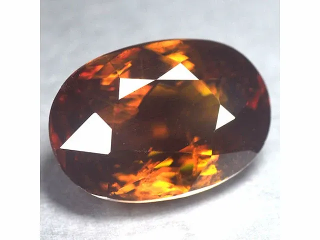 Natuurlijke sphene (oranjebruin) 3.04 karaat - afbeelding 2 van  5