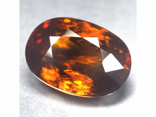 Natuurlijke sphene (oranjebruin) 3.04 karaat - afbeelding 3 van  5