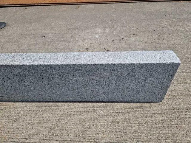 Natuursteen opsluitbanden (ca. 42stuks) - afbeelding 2 van  2