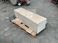 Natuursteen sokkel uit louvre - afbeelding 4 van  5
