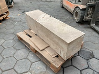 Natuursteen sokkel uit louvre - afbeelding 2 van  5