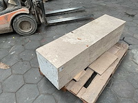 Natuursteen sokkel uit louvre - afbeelding 3 van  5