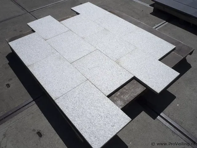 Natuursteen tegels - kleur grijs gevlamd - 60x40x3cm - 32,6m² - afbeelding 2 van  5