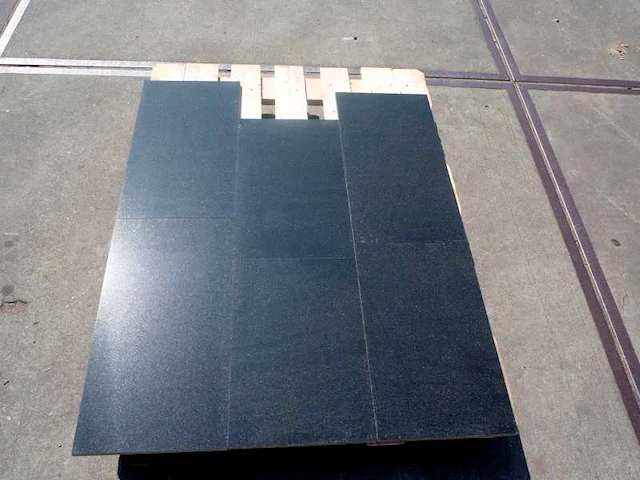 Natuursteen tegels 11m² - afbeelding 1 van  2