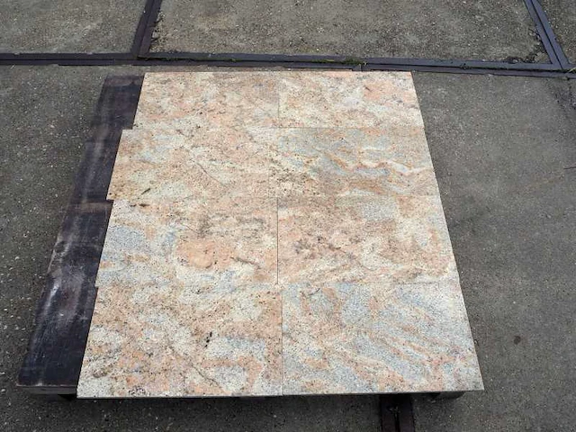 Natuursteen tegels 21m² - afbeelding 1 van  3