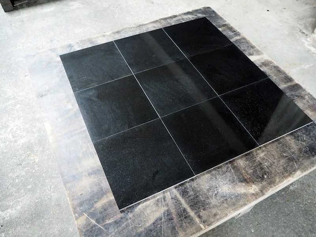 Natuursteen tegels 8,1m² - afbeelding 1 van  3