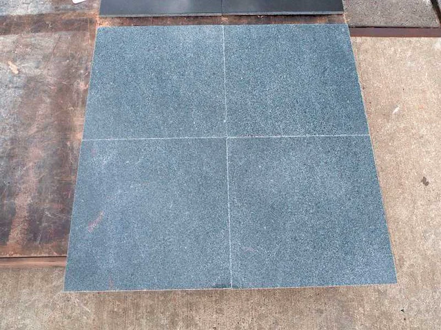 Natuursteen tegels (ca. 11.5m²) - afbeelding 1 van  1