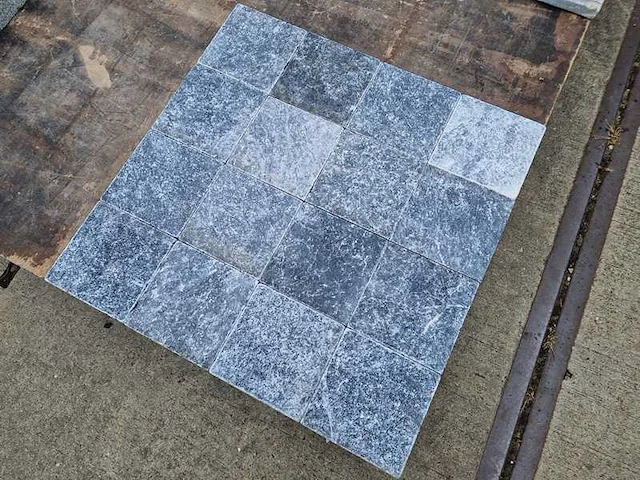 Natuursteen tegels (ca. 18m²) - afbeelding 1 van  3