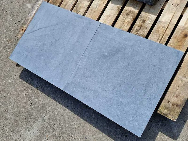 Natuursteen tegels (ca. 19m²) - afbeelding 1 van  2