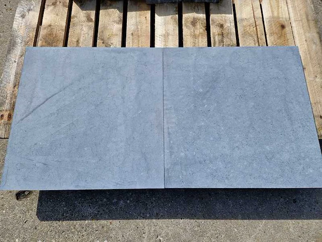 Natuursteen tegels (ca. 19m²) - afbeelding 2 van  2