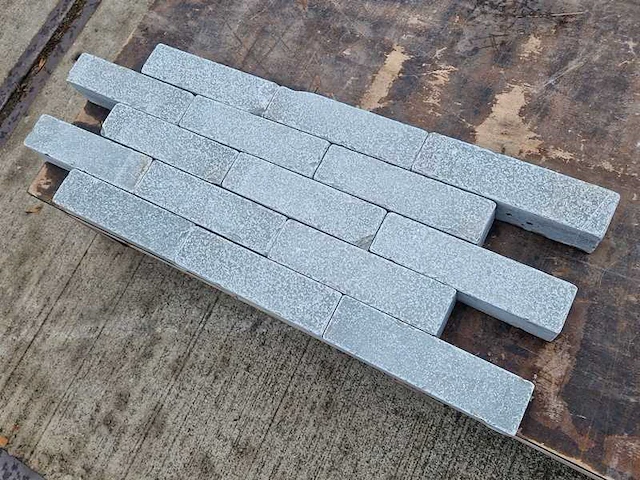 Natuursteen tegels (ca. 21.6m²) - afbeelding 1 van  3