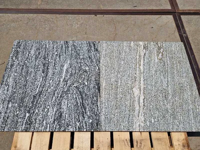 Natuursteen tegels (ca. 5m²) - afbeelding 2 van  2