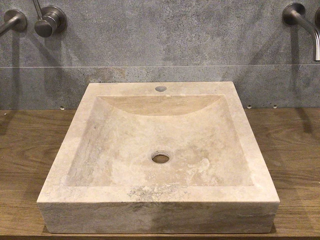 Natuursteen travertin beige wastafel 45x46x10 cm - afbeelding 1 van  4