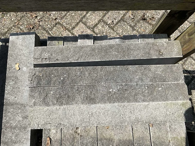 Natuursteen tuinmuur balkje - afbeelding 2 van  4