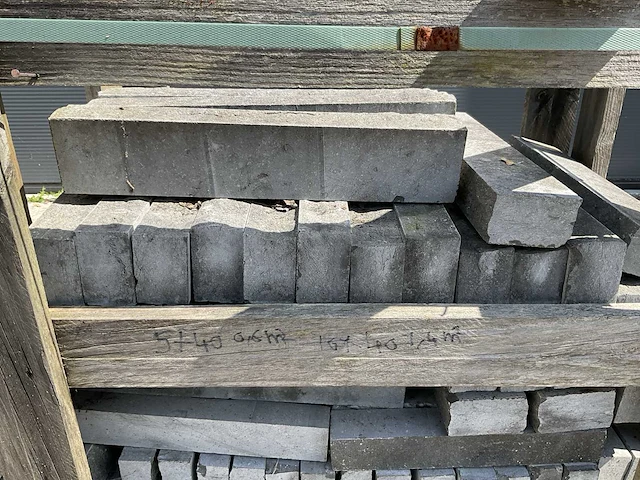 Natuursteen tuinmuur balkje - afbeelding 4 van  4