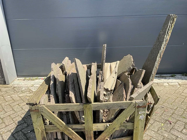 Natuursteen tuintegel - afbeelding 1 van  3