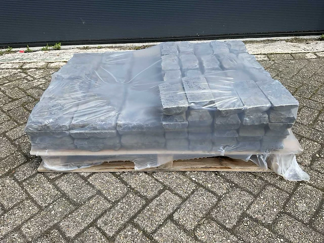Natuursteen tuintegel - afbeelding 1 van  6