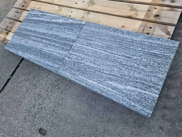 Natuursteen zwembadranden (ca. 58 stuks) - afbeelding 1 van  4