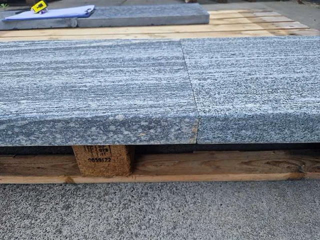 Natuursteen zwembadranden (ca. 58 stuks) - afbeelding 3 van  4