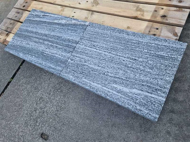 Natuursteen zwembadranden (ca. 58 stuks) - afbeelding 1 van  4