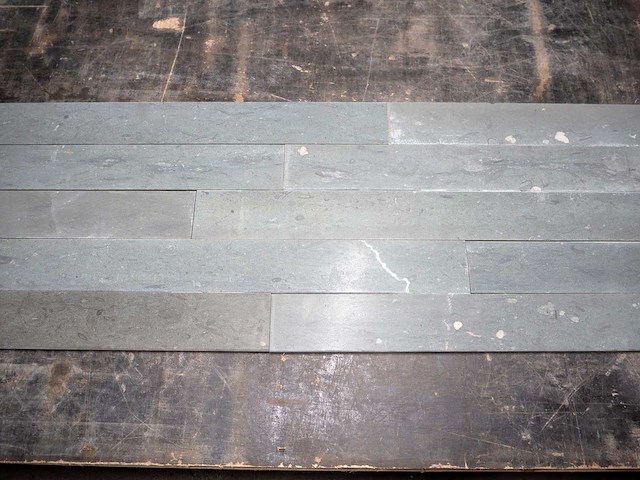 Natuurstenen tegels wildverband in stroken (ca. 20m²) - afbeelding 1 van  2