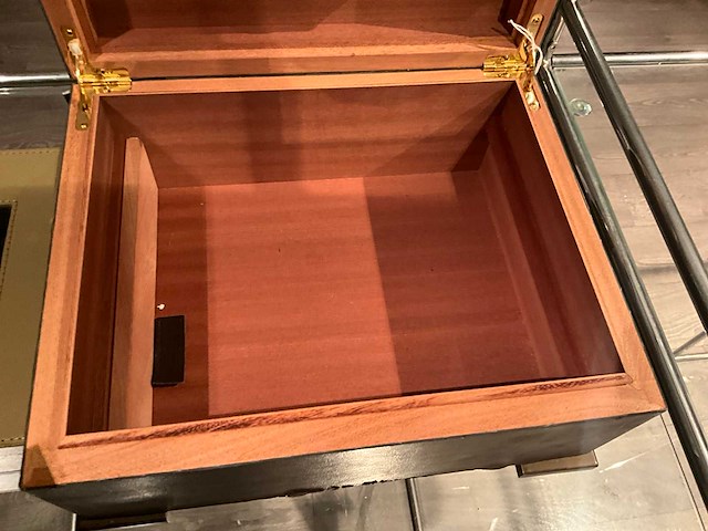 Natuzzi dienblad, sigarendoos en humidoir (3x) - afbeelding 5 van  16