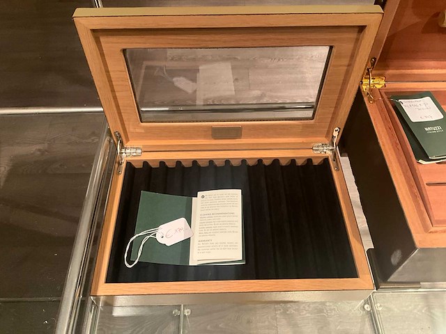 Natuzzi dienblad, sigarendoos en humidoir (3x) - afbeelding 16 van  16