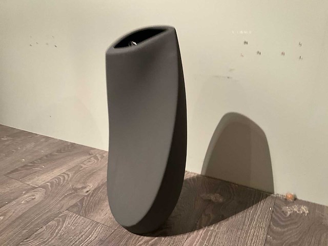 Natuzzi kunststof vaas - afbeelding 1 van  5