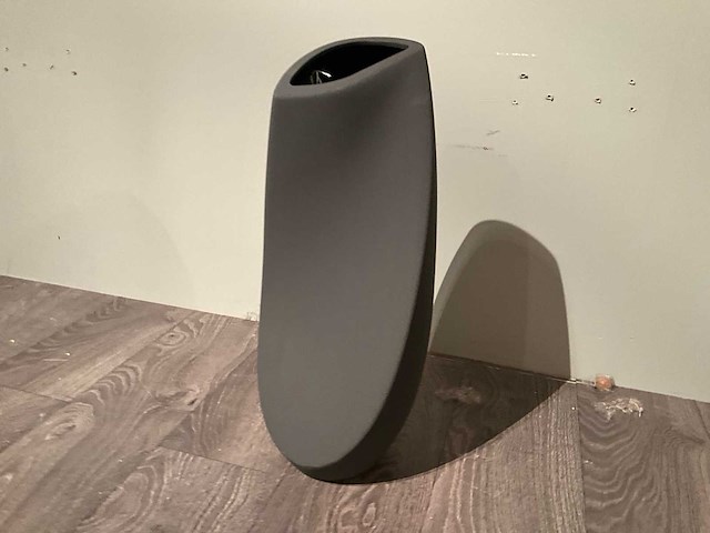 Natuzzi kunststof vaas - afbeelding 2 van  5