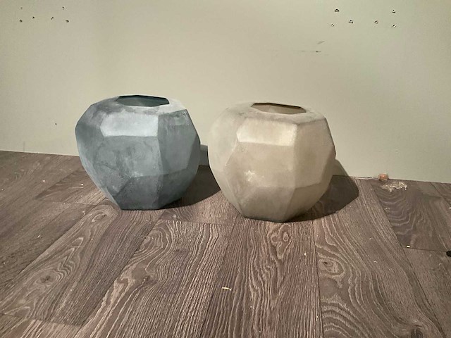 Natuzzi vaas (2x) - afbeelding 1 van  5