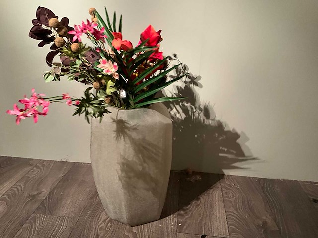 Natuzzi vaas met div kunstbloemen - afbeelding 2 van  5