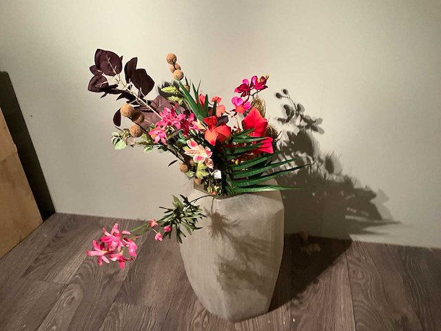 Natuzzi vaas met div kunstbloemen - afbeelding 3 van  5