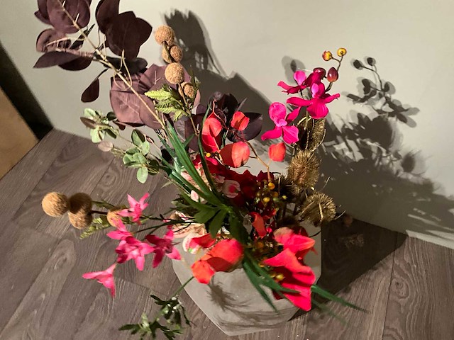 Natuzzi vaas met div kunstbloemen - afbeelding 4 van  5