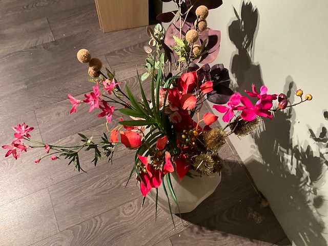 Natuzzi vaas met div kunstbloemen - afbeelding 5 van  5