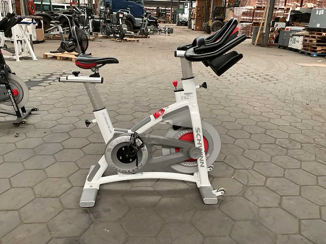 Nautilus schwinn spinningbike - afbeelding 5 van  6