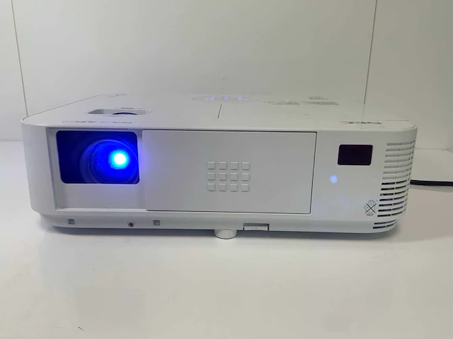 Nec (m403h) 4000 lumens fhd projector (512 hrs - lamp hours) - afbeelding 1 van  9