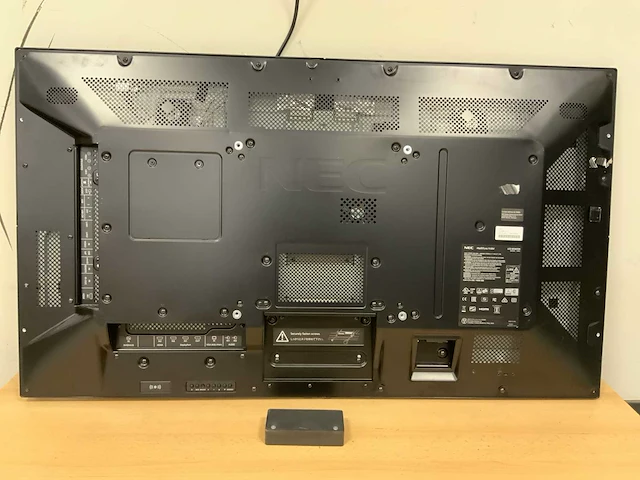 Nec multisync (v484) 48", 1920x1080 (fhd) lcd monitor - afbeelding 4 van  7