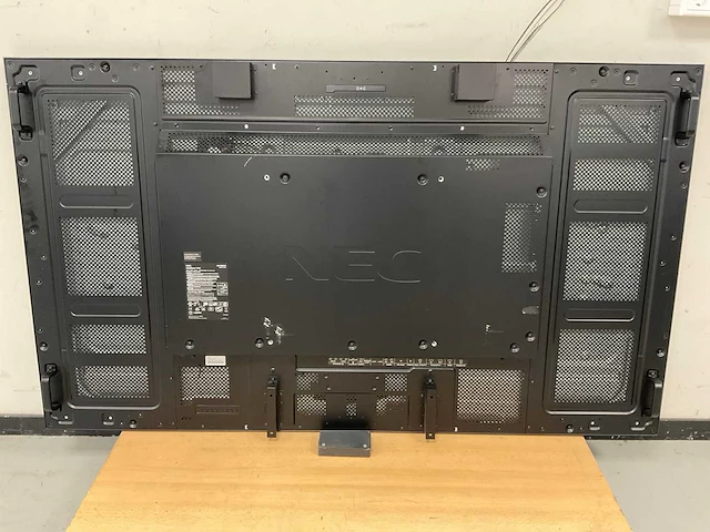 Nec (p703) 70”, 1920x1080 (fhd) lcd monitor - afbeelding 4 van  6