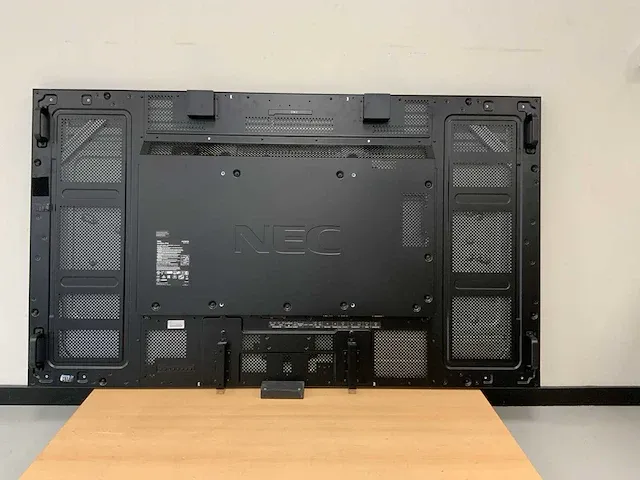 Nec (p703) multisync 70", 1920x1080 (fhd) lcd monitor - afbeelding 4 van  6