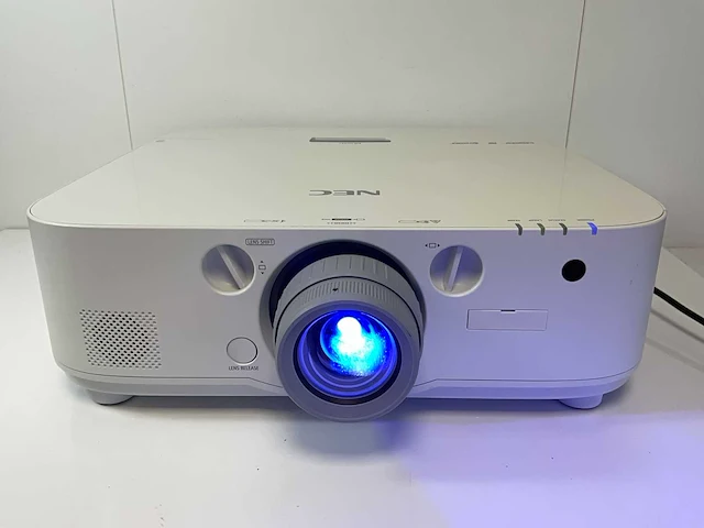 Nec (pa522u) 5200 lumens wuxga projector (829 hrs - lamp hours) - afbeelding 1 van  8