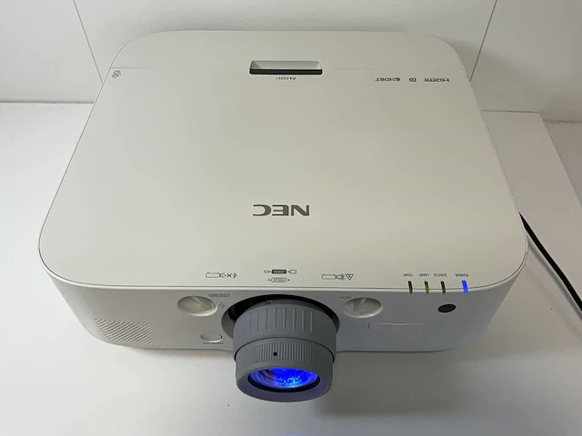 Nec (pa522u) 5200 lumens wuxga projector (829 hrs - lamp hours) - afbeelding 2 van  8